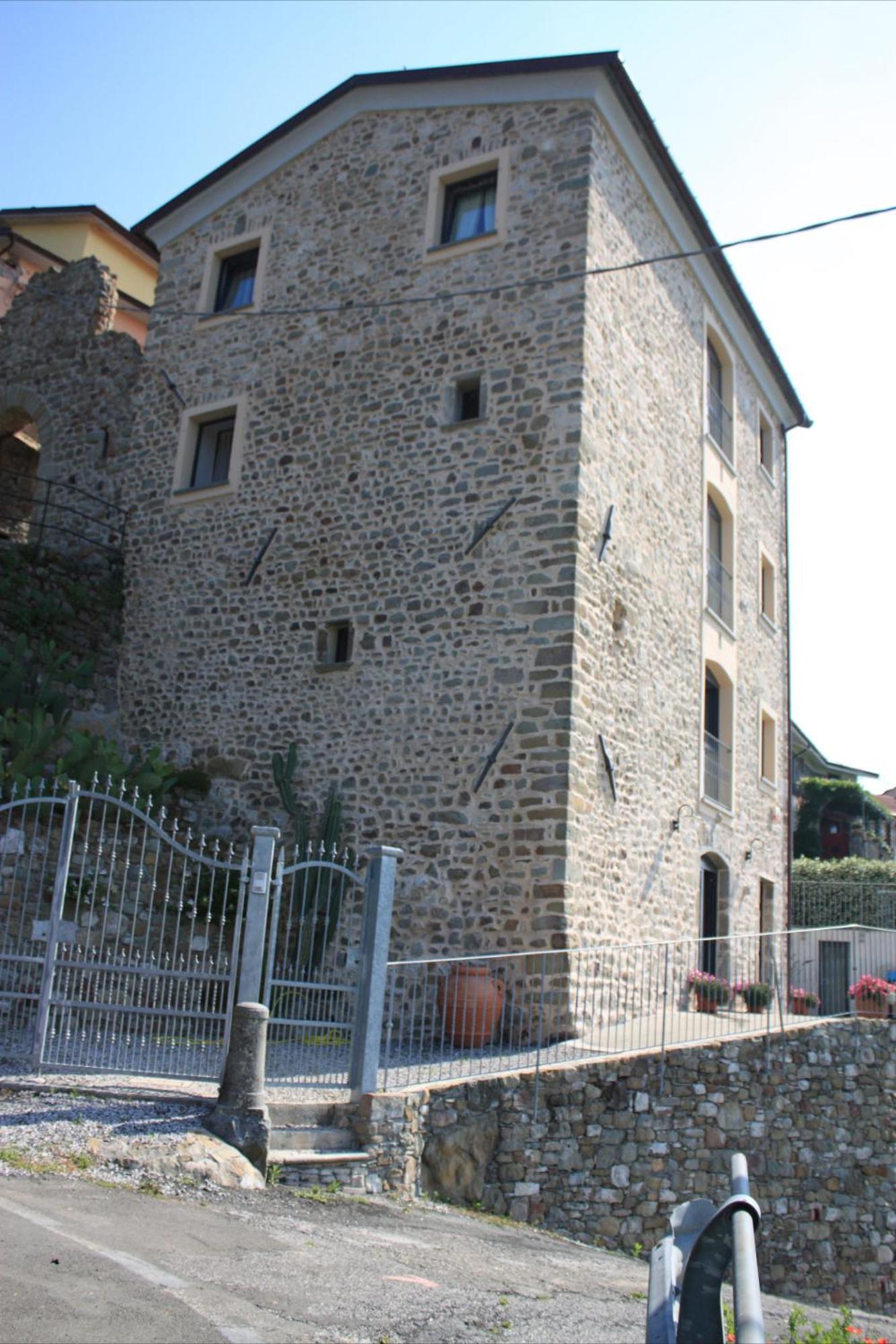Al Castello Da Annamaria Guest House Beverino Exterior photo