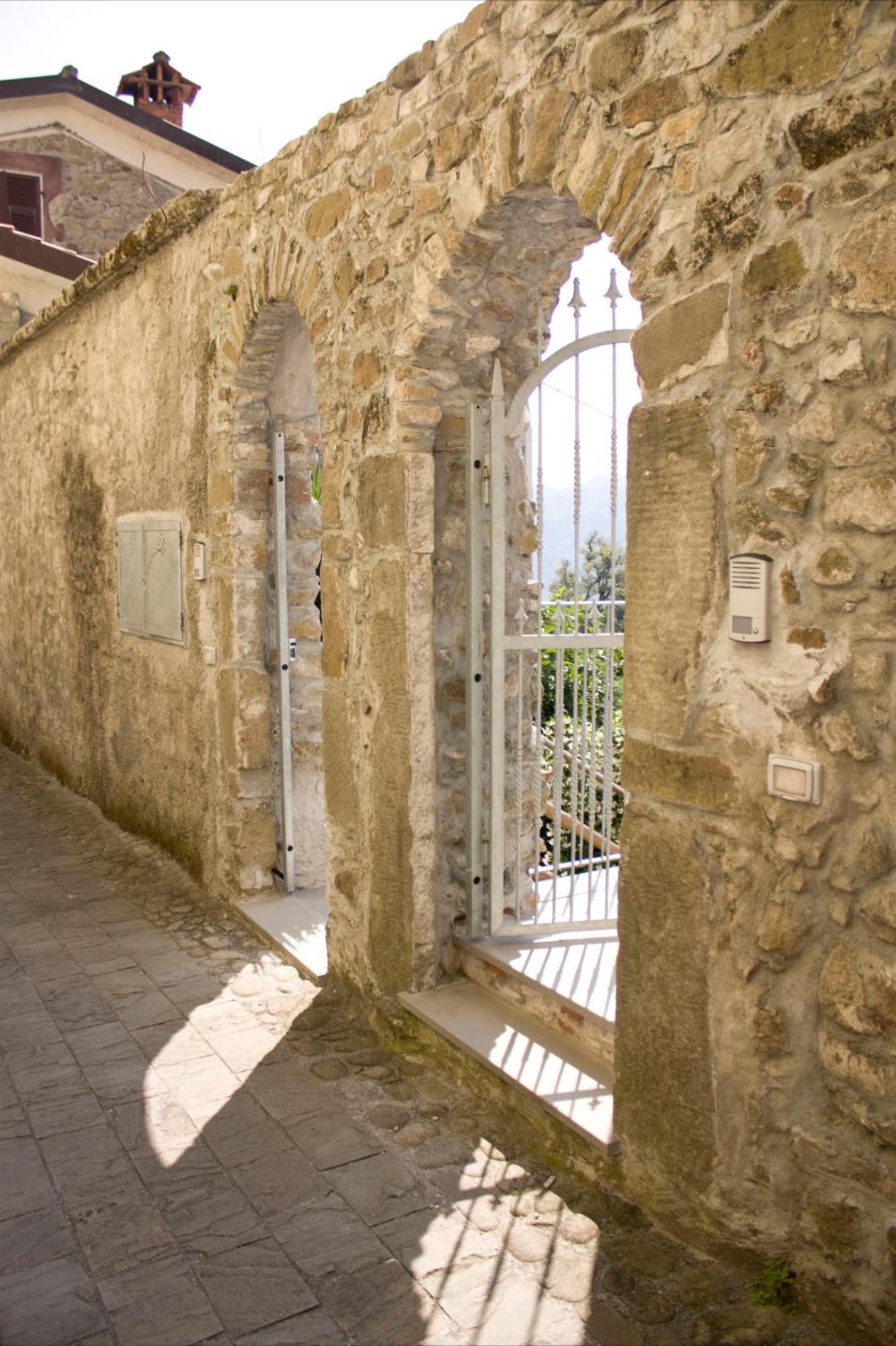 Al Castello Da Annamaria Guest House Beverino Exterior photo